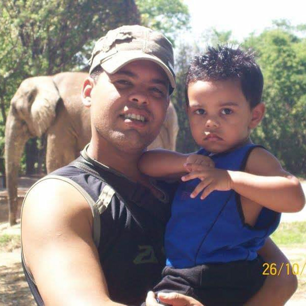 My father and I at the Jardim Zoológico de Belo Horizonte.